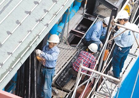 2023年勞保老年年金平均請領數額為1萬8824元,比台北市最低生活費標準的1萬9649元還低。(本報資料照片)