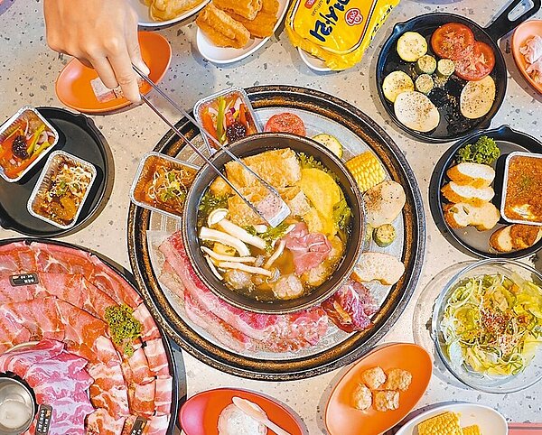 高雄開業逾半世紀的台灣火烤兩吃始祖「可利亞」和平店將於4月30日熄燈,業者證實因房東不續租,只能無奈說再見。圖/摘自「可利亞」臉書