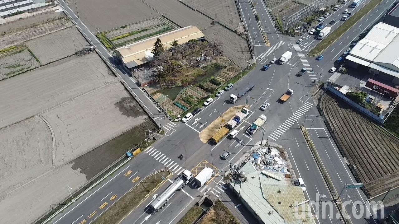 陳姓姊妹遭撞後,公路局邀集專家學者2月29日到肇事路口會勘,提出改善方案。