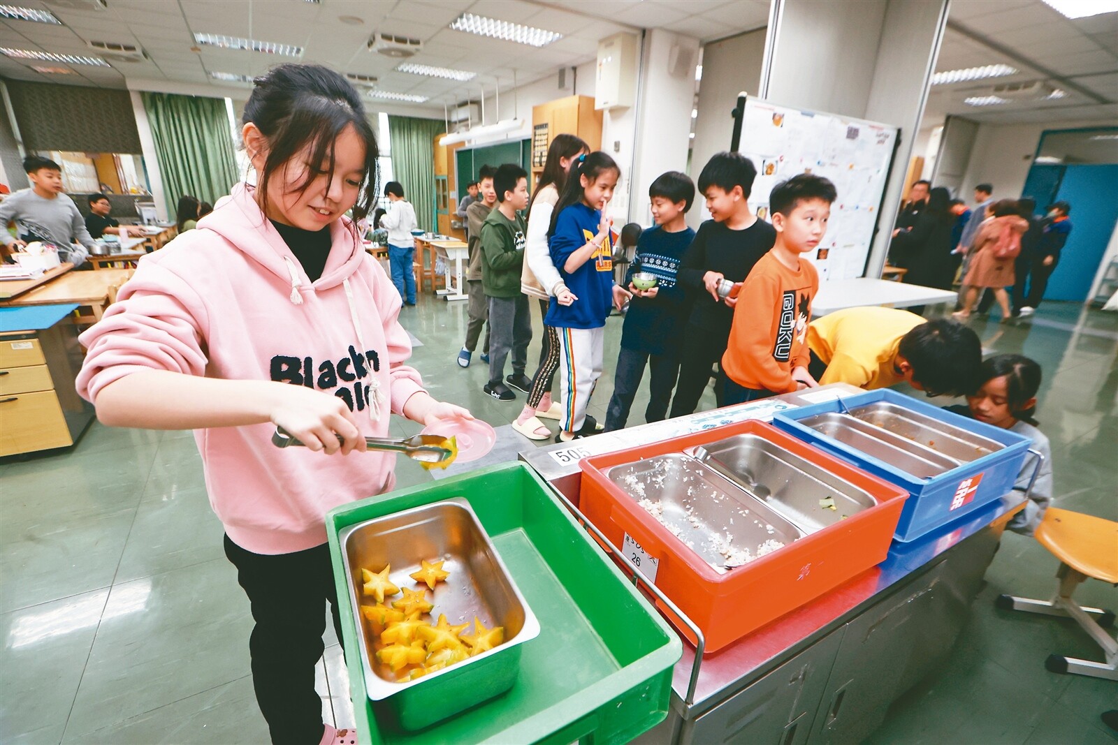 含「蘇丹紅」辣椒粉風波持續延燒,全國許多縣市宣布,暫時禁止學校營養午餐團膳廠商使用辣椒粉、咖哩粉等,避免用到問題食品。記者胡經周/攝影