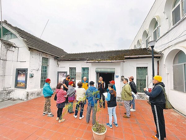 花蓮「富里庄役所」已有近百年歷史,因老屋有安全疑慮,鄉公所邀地方人士會勘討論。(富里鄉公所提供/王志偉花蓮傳真)