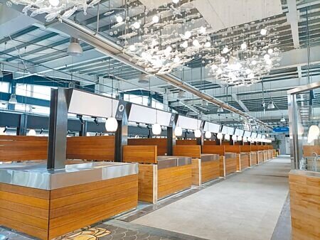 大甲松柏漁港魚貨多功能集貨場去年8月完工,內部設施新穎,堪稱五星級市集。(陳淑娥攝)