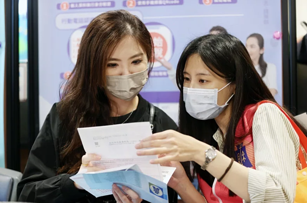 5月報稅季腳步愈來愈近,財政部台北國稅局提醒,民眾若有取得海外利息所得,記得在報稅時依規定申報及繳納基本稅額(個人最低稅負制)。記者邱德祥/攝影