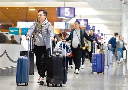 航空類股受惠春節與228連假出國潮,業績齊報捷。圖∕本報資料照片