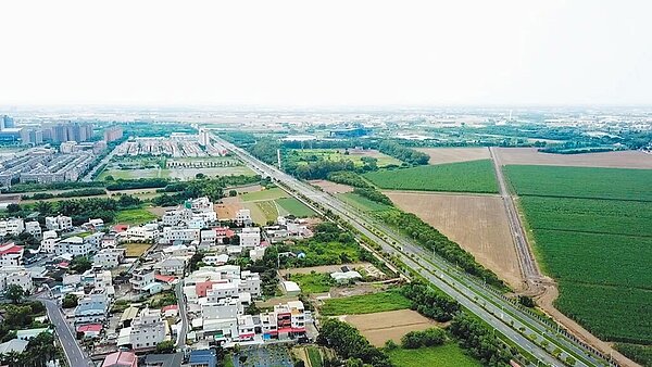 台積電還沒來,嘉義科學園區周邊房地產已飛漲,11日多位議員不約而同反映房價、地價高漲,1分農地喊到3000多萬元天價,要求縣府提出因應配套,更要積極爭取奈米晶圓廠落腳嘉義。圖/嘉義縣政府提供