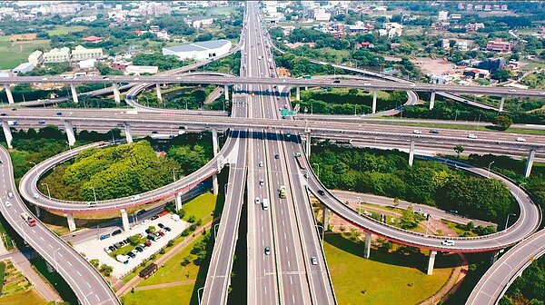 台66快速道路接北上國1高速公路車流常塞車,地方盼新梅龍快速道路早日修建紓解車流。圖/中壢工務段提供