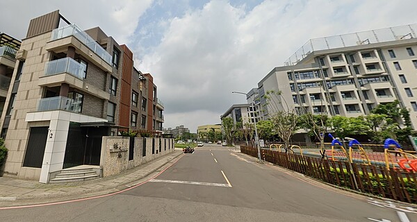 康橋翻轉房市!「荒謬大師」也佈局 富爸媽彰顯地位「買這款」 康橋國際學校林口校區周遭透天別墅物件,吸引高資產族群搶進。圖/截自Google Map