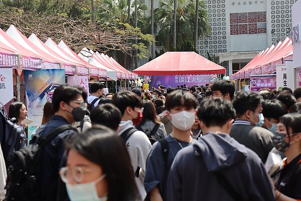 淡江校園就博會徵才。圖/新北市政府提供