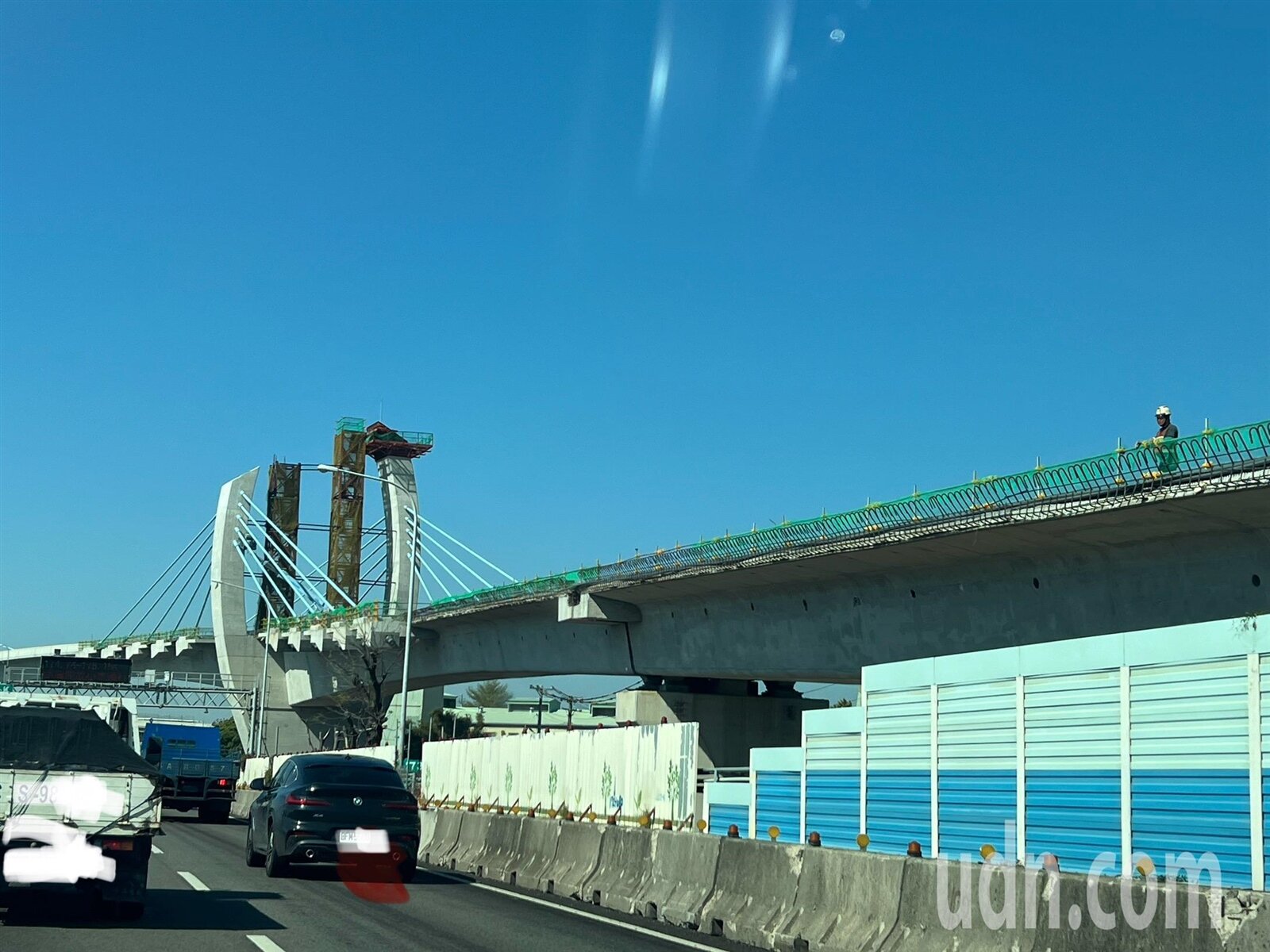 74號快速道路接國道1號匝道，預定五月完工，可紓解洲際棒球場周遭平面道路壅塞。記者陳秋雲/攝影 