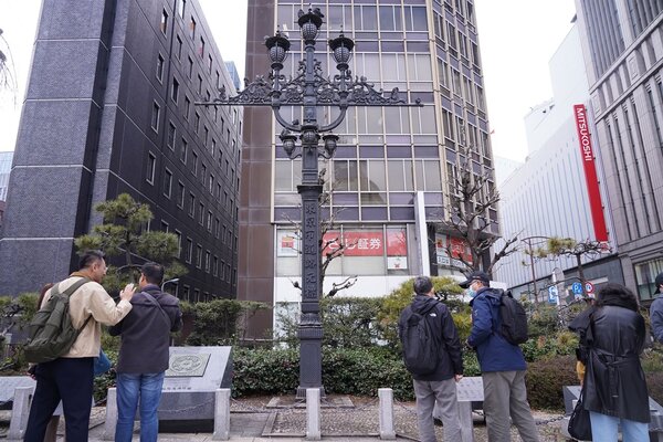 東京都日本橋的「日本國道路元標」。圖／交通處、觀光新聞處提供