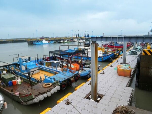 新豐坡頭漁港延伸南北堤。圖／新竹縣農業處提供