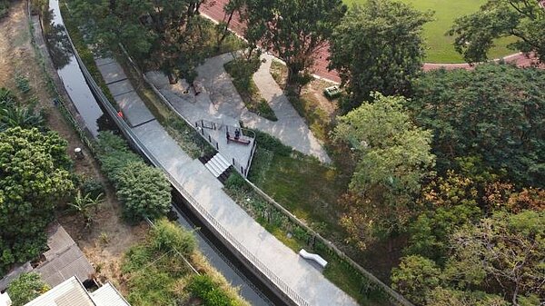 台南新化嘉南大圳環境改造,不僅改善排水、清理占耕,更打造多處節點。圖/台南市都發局提供