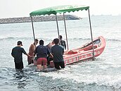 旗津移動救援站　守護踏浪遊客