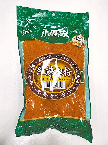 台北市衛生局12日公布2月查驗23件市售辣椒粉及辣椒醬結果,共6件不合格,包含3件產品驗出蘇丹色素及殘留農藥、小磨坊「紅辣椒粉」及濟生公司「匈牙利紅椒粉」、「細粉紅辣椒」都有超標殘留農藥。圖為小磨坊「紅辣椒粉」。(台北市衛生局提供/蔡佩珈台北傳真)