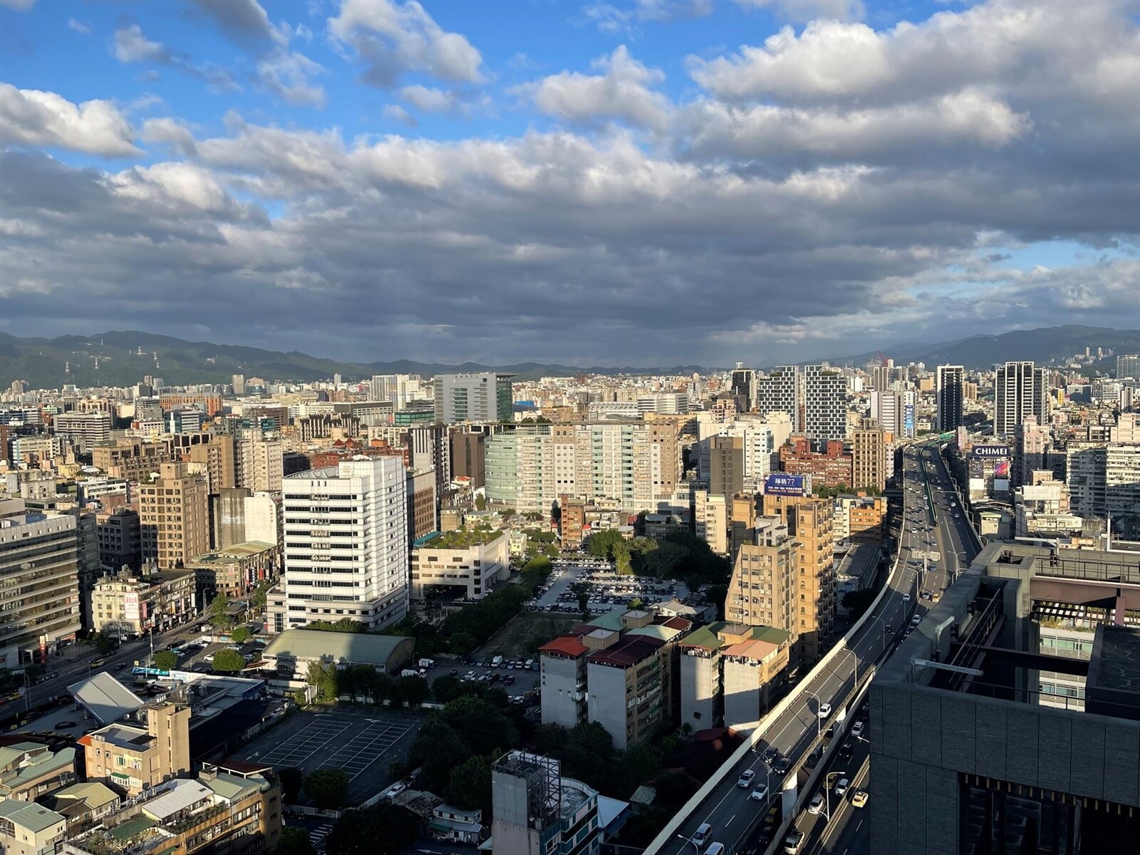 市民大道四段2023年平均單價高達153.6萬元,成為台北市最昂貴的路段。房市示意圖/永慶房產集團提供