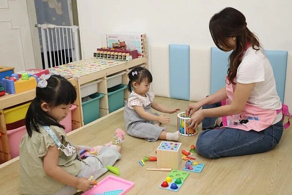 男嬰剴剴遭保母凌虐案,連帶讓社工界及保母界遭質疑。圖為示意圖非新聞當事人。圖/新北社會局提供