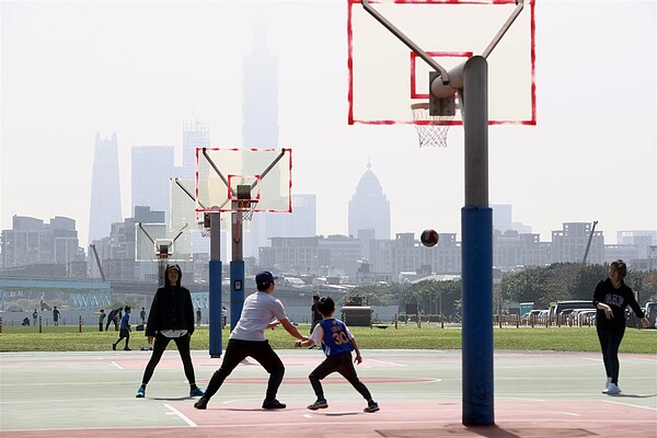 北市運動人口平常從事的運動類型,男性以球類運動增加3.3個百分點增幅最大。示意圖。圖/聯合報系資料照