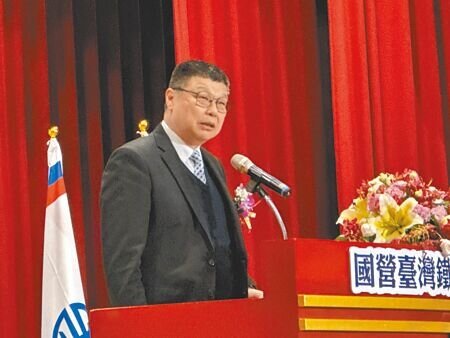 台鐵公司董事長杜微13日出席勞動節大會暨模範勞工表揚典禮。(蔡亞樺攝)