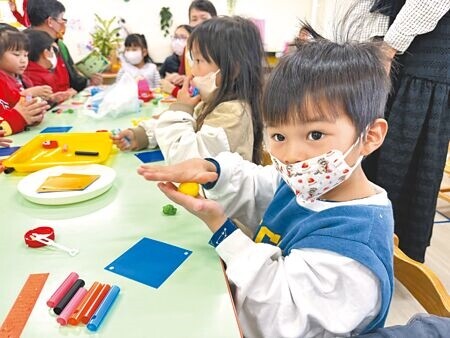 
桃園市公立幼兒園及非營利幼兒園招生，2024年採2階段報名，且首度開放在學生的弟妹優先入園。（蔡依珍攝）
