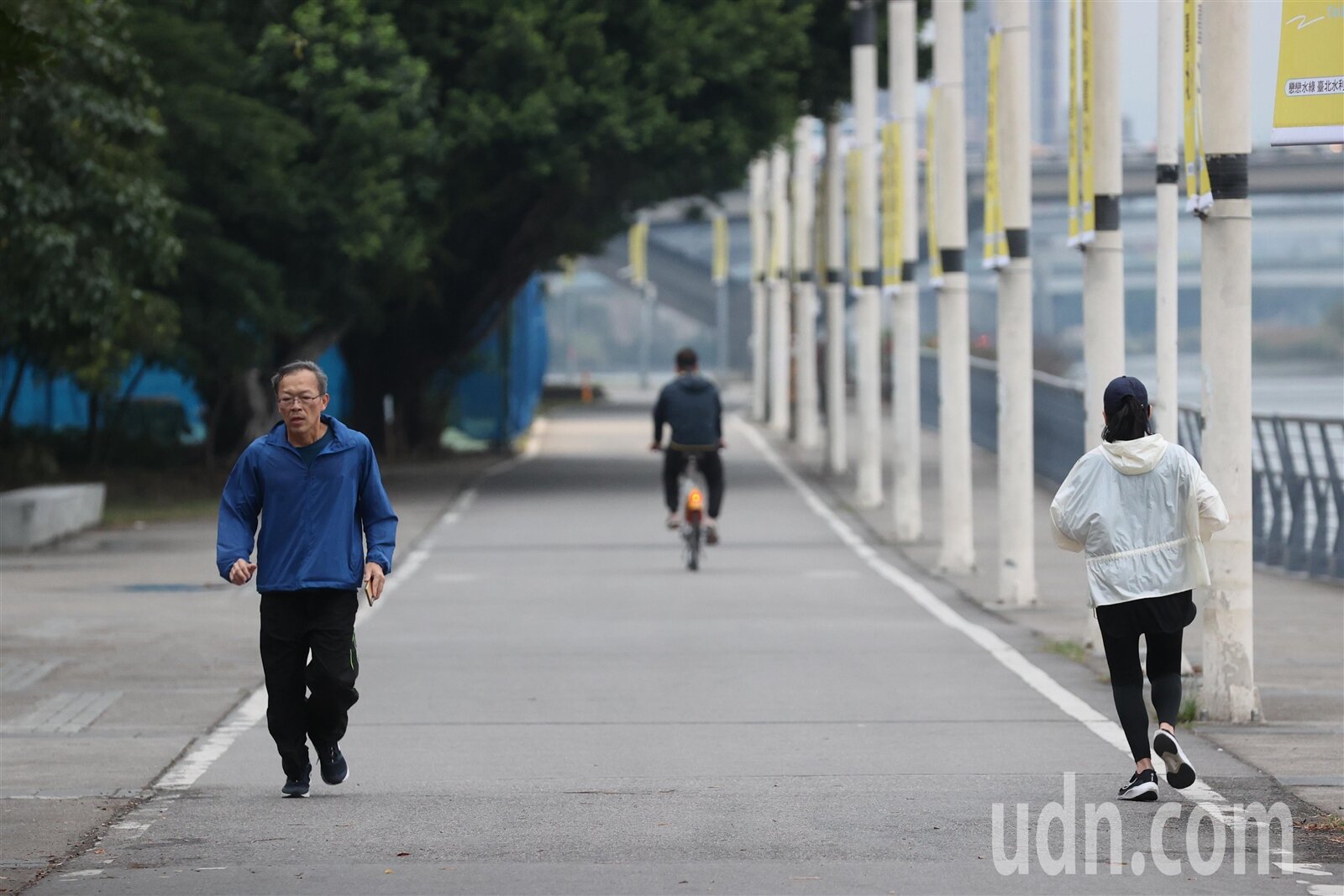 台北市大稻埕河濱平日有許多運動的民眾。記者許正宏/攝影