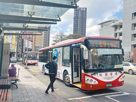 桃園市中壢區內定國小、忠福國小及內壢國中3所學校學生專車,運用內定里焚化爐回饋金辦理,因客運業鬧司機荒,家長憂心專車停駛,中壢區公所回應該案招標中,有業者投標,預期可以順利運行。(呂筱蟬攝)