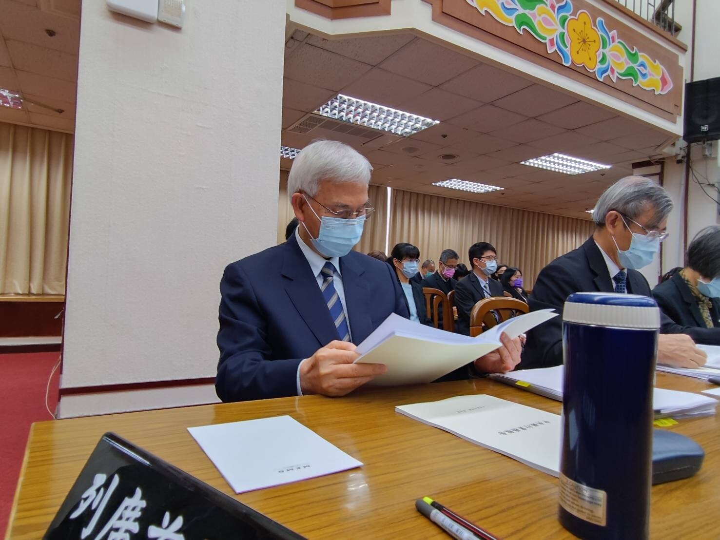 楊金龍14日率央行官員赴立法院財委會進行業務報告。記者陳儷方/攝影