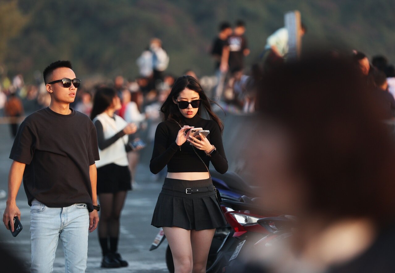 中央氣象署指出,明天中部以北、東半部雲多、有零星降雨,南部大致晴朗,溫度逐日回升,到周日最溫暖可達30度高溫。聯合報系資料照