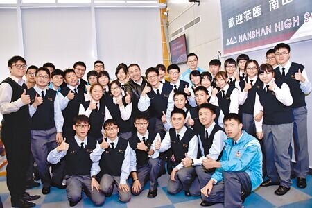 父母希望子女提升競爭力,再加上對於校園安全的憂慮,使得明星私校愈來愈搶手。(本報資料照片)