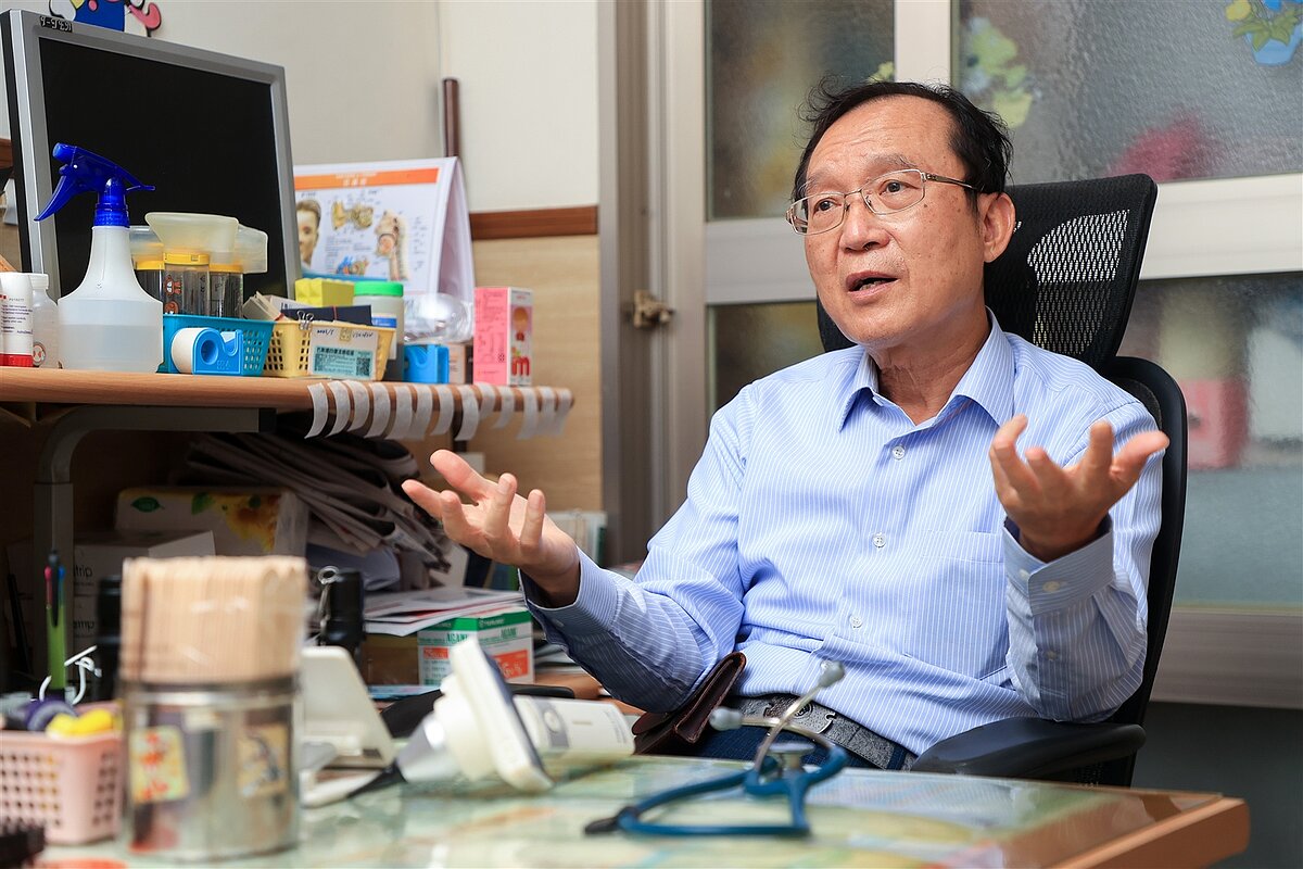 基層醫療協會理事長、開業小兒科醫師林應然是登記在案的幼兒專責醫師,他表示,已有不少同僚擔心遭咎責,醞釀退出專責醫師計畫。本報資料照片