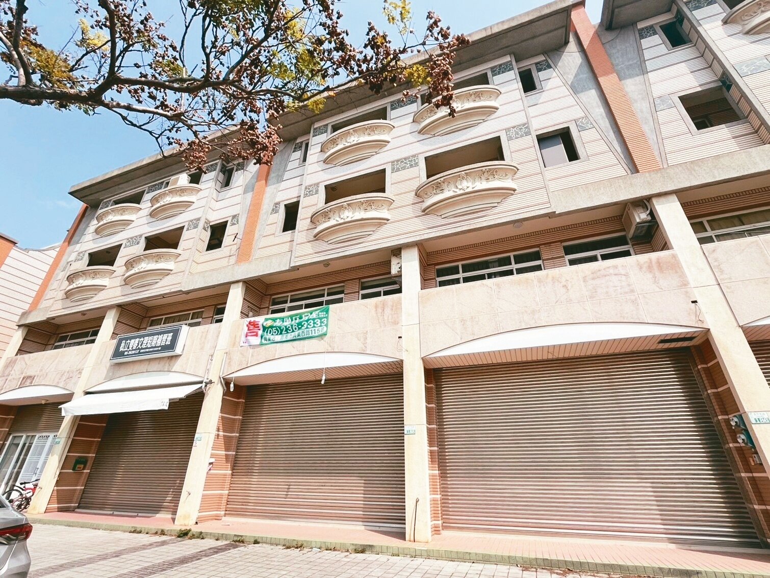 鄰近故宮南院及長榮文苑嘉義酒店1棟18年屋齡透天店面，開價4200萬元，引發網友熱議。記者黃于凡／攝影 