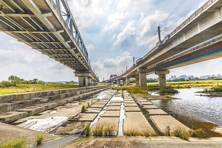 竹科塞車交通難解，新竹縣府提出台知、科三兩個園區之間的科技大橋興建需求。（羅浚濱攝）