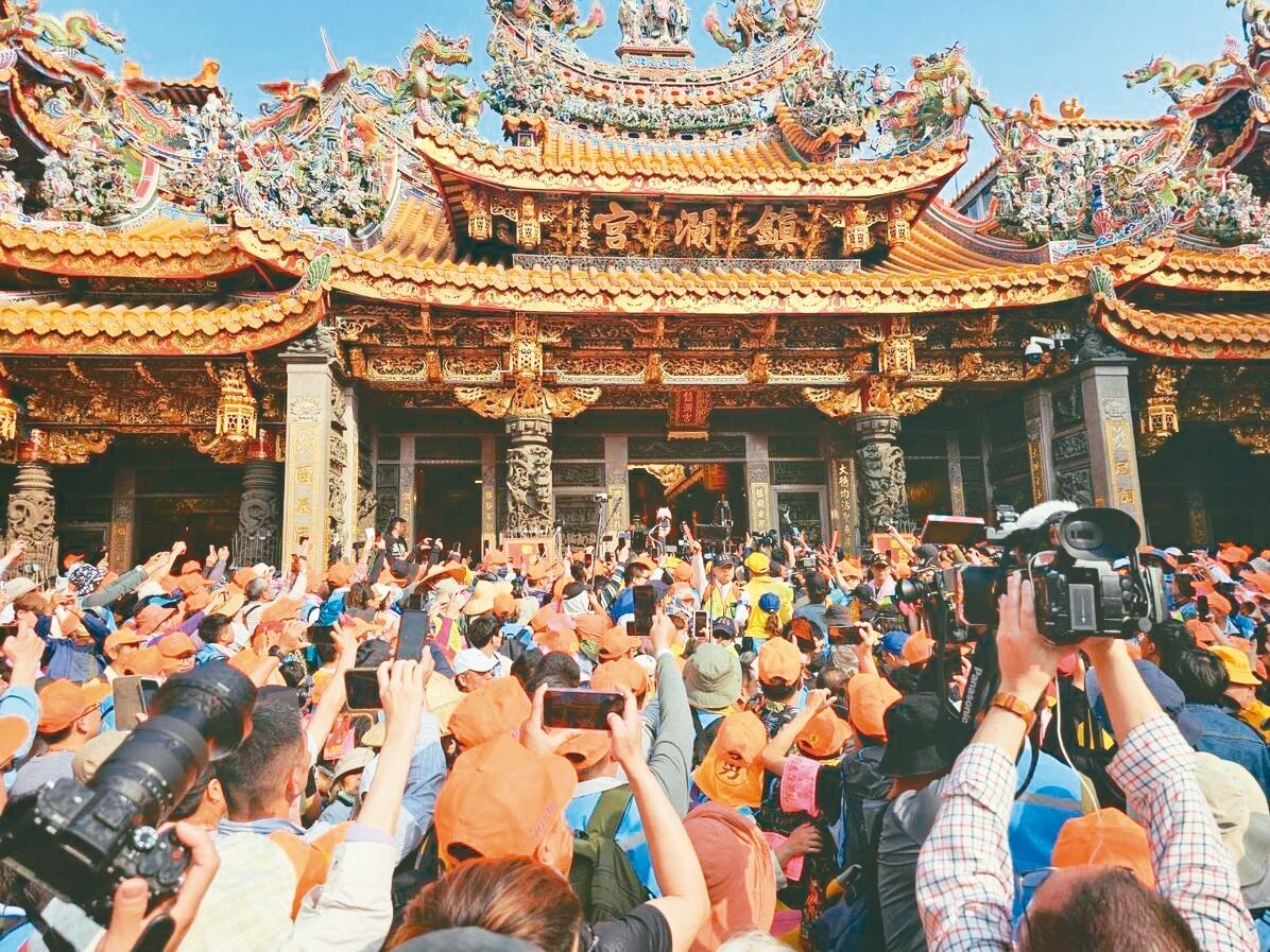 白沙屯媽祖進香隊伍抵達大甲鎮瀾宮後,決定駐駕鎮瀾宮一晚。記者游振昇/攝影