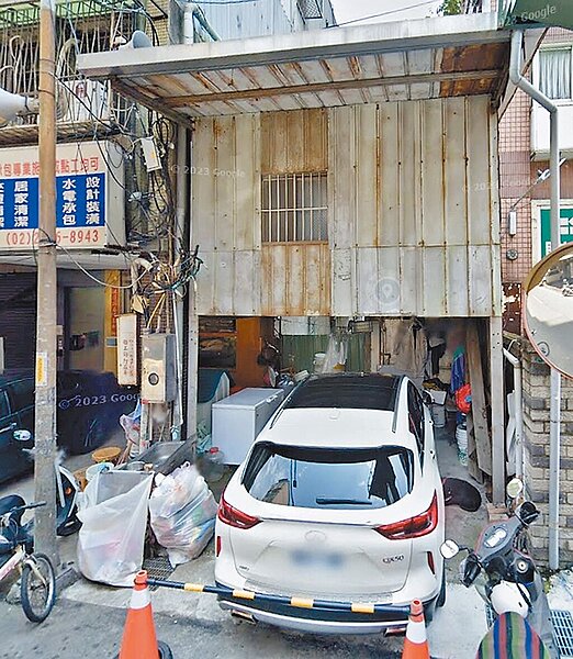 新北市三重區福德南段968地號土地權屬國有財產署,但該處有違建,卻被國產署出租給民眾私人使用。圖/新北市工務局提供