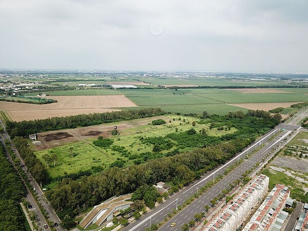 台積電18日確定在嘉義科學園區設2座CoWoS先進封裝廠，讓網友不禁好奇，大家是否會為了進台積工作，而到嘉義太保居住。（嘉義縣政府提供）
