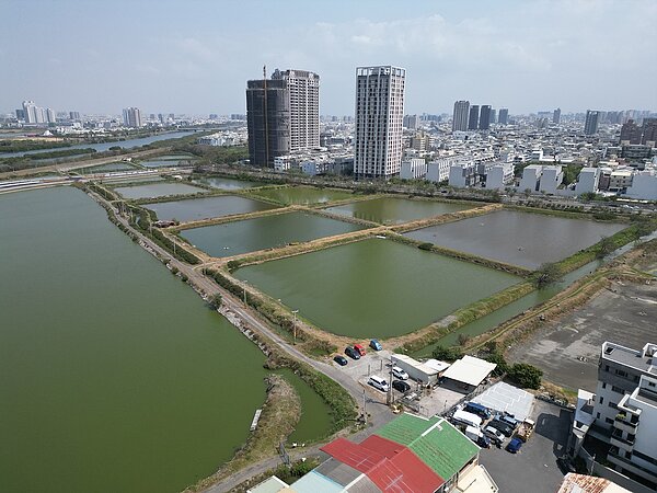 台南科技產業專區位於中西區「湖美生活圈」,房市具熱度,2023年大樓與華廈平均成交單價約33.02萬元,對比三年前漲幅達38.2%。圖/好房網News記者林和謙/攝