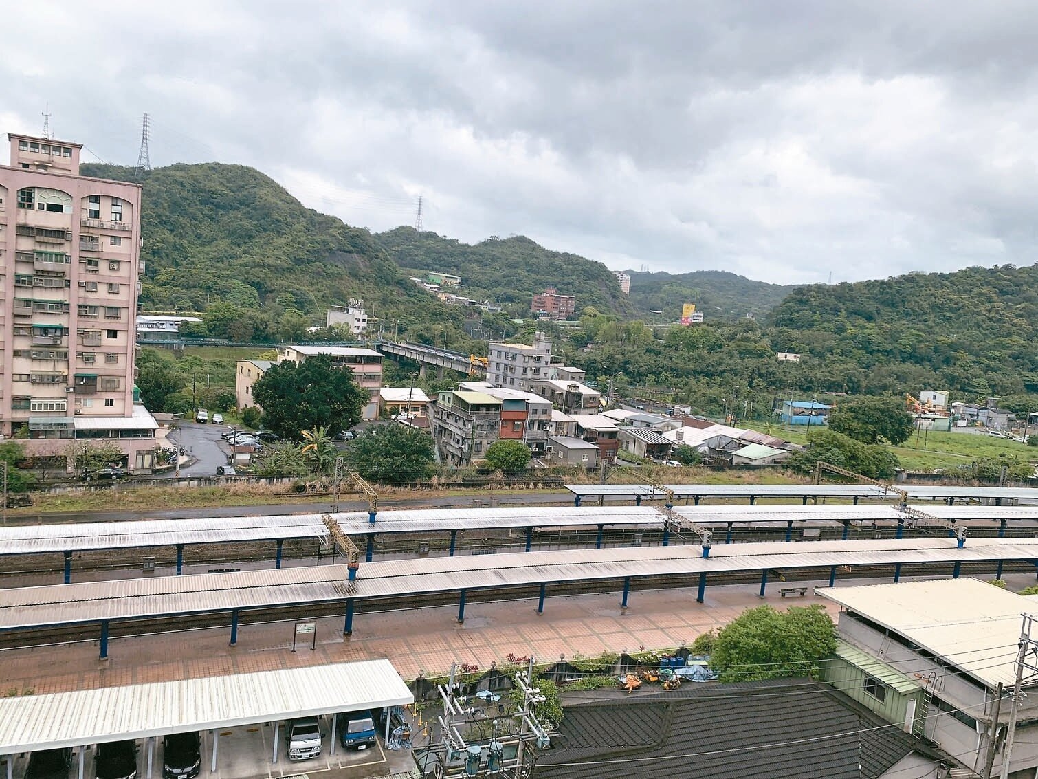 民汐線捷運綜合規畫擬增設八堵機廠,擬採捷運聯合開發取得圖中鐵道上方的捷運用地。記者游明煌/攝影