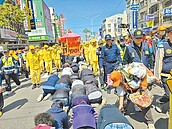 白沙屯媽過海線　躦轎腳人龍1公里