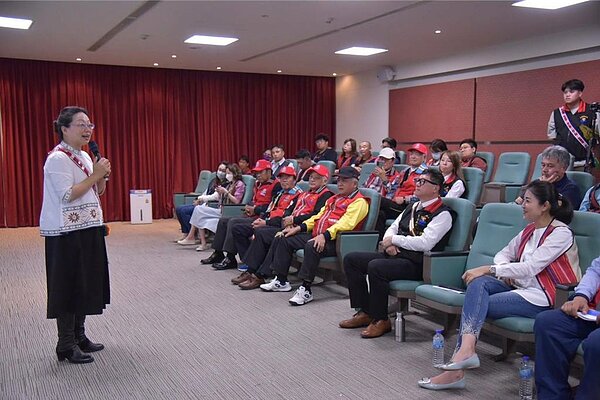 花蓮縣長徐榛蔚訪南投縣,再提國道6號計畫,喊話中央重視。圖/花蓮縣政府提供