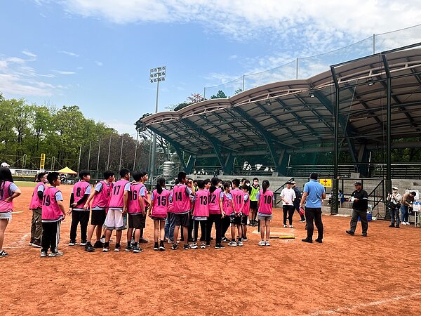 永慶房屋支持「112學年度台北市國小樂樂棒球錦標賽」3月11日在青年公園熱血開打,共有170支隊伍參賽,創下歷史新高。