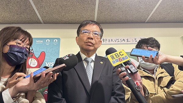 交通部長王國材今表示,最近公路客運(國道客運)也有討論調漲票價,已經提出很明確的漲幅。記者周湘芸/攝影