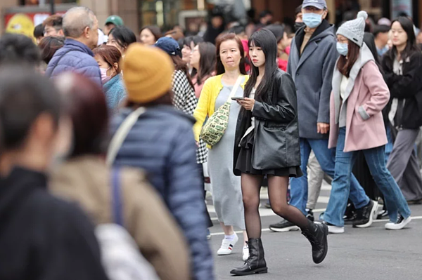 今白天氣溫回升，但晚上到明晨部分縣市恐有10度以下低溫。聯合報資料照
