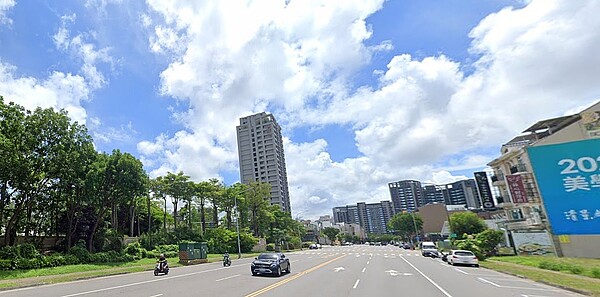 陳秋妮店東表示，不少民眾期待高雄房價下修，但後來發現房價沒跌，近期我們發現許多有購屋需求者都持續進場，北高雄的楠梓、橋頭市況熱。圖／google map
