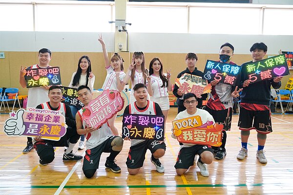 永慶職場有高薪福利、提倡運動風氣,還能見到藝人明星,成為三倍幸福職場。圖/永慶房產集團提供