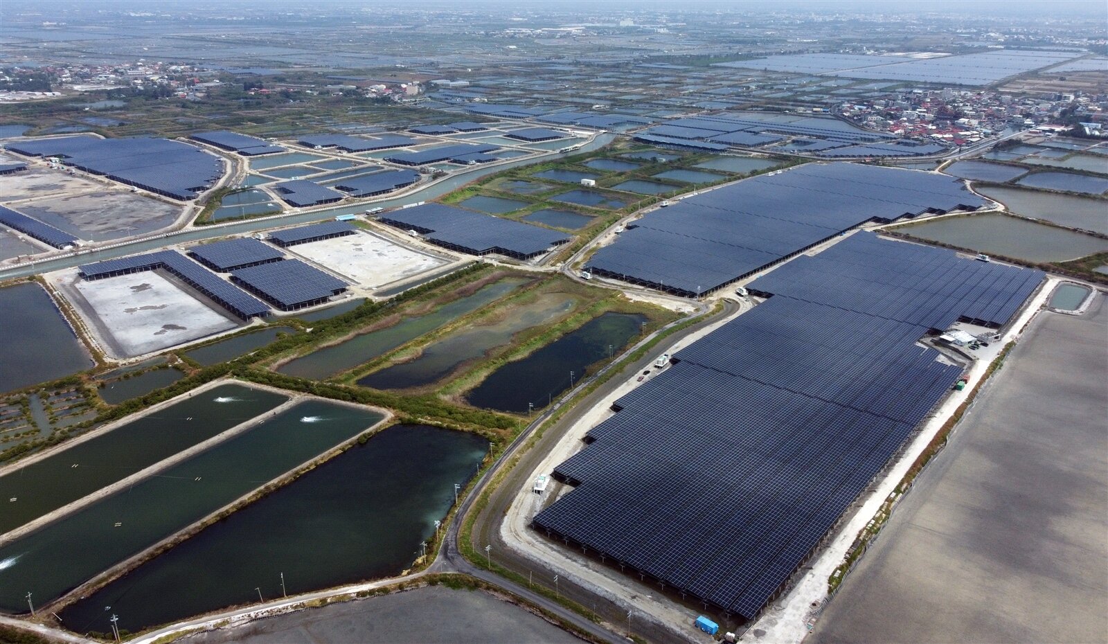 環境部修正光電環評法,除光電案場面積達到一定規模、涉及敏感區位須環評,也會要求光電板設置的間隔、加強通風。聯合報系資料照