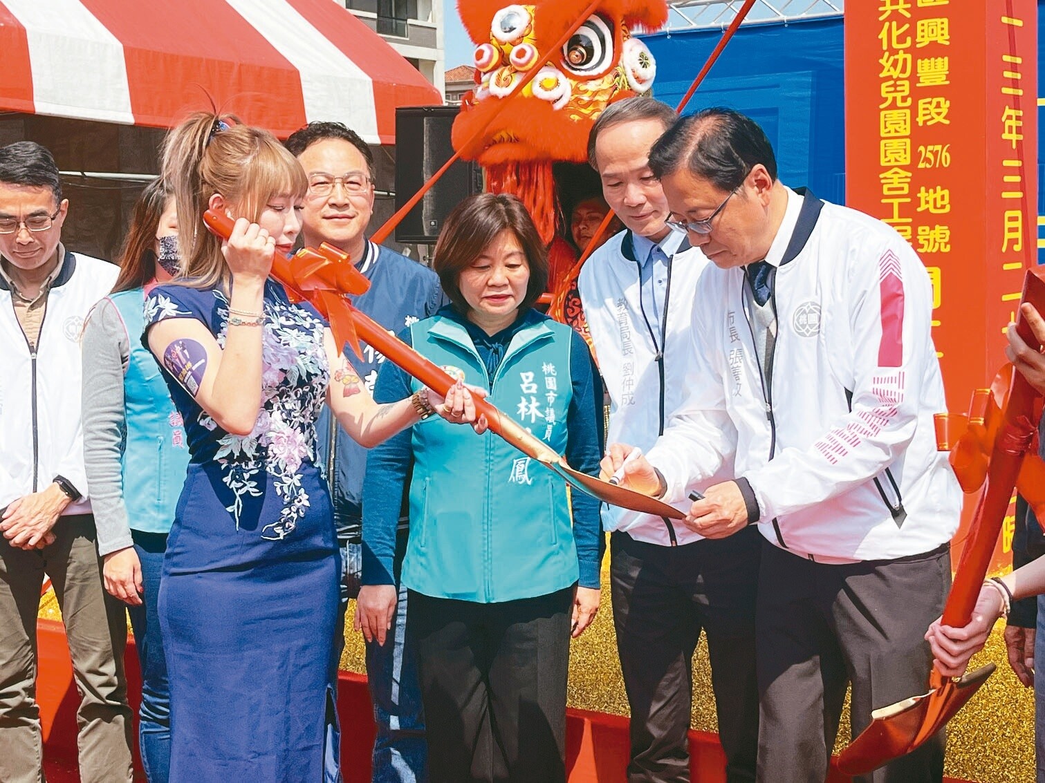 桃園市八德區仁德非營利幼兒園昨天開工動土，市長張善政（右1）期待工程如期如質完成。記者陳俊智／攝影 