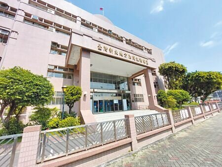 新北國三生割頸案,少年法庭21日裁定涉案少年與少女皆移送新北檢偵辦,但拒絕對外透露2人移送罪名。(陳慰慈攝)