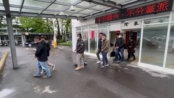 新北市刑大將陳男等5人依組織犯罪、洗錢防制法送辦。圖/記者黃子騰翻攝