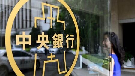 中央銀行無預警宣布升息半碼，外銀認為是為了預防電價調漲可能引發的通膨預期。圖∕本報資料照片