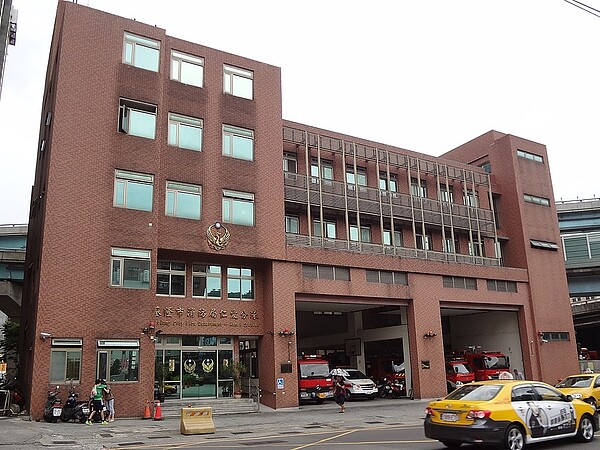 基隆市消防局從7月1日起,將對違反消防法規的營業場所直接舉發,最高可罰30萬。圖為仁愛分局/維基百科