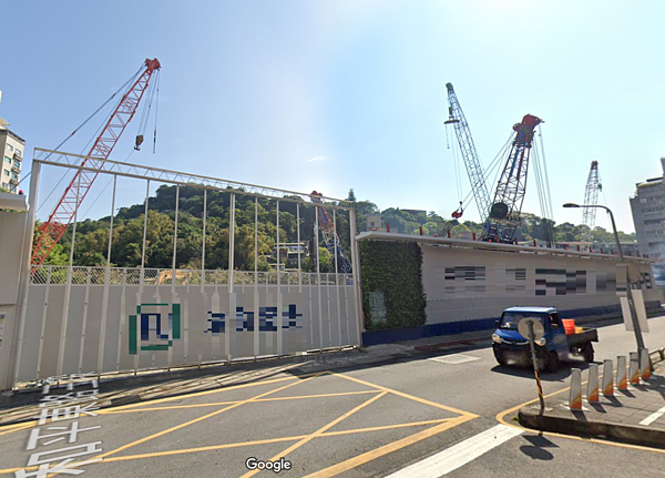 麟光站附近一處新建案工地驚傳火警。圖／翻攝自Google Maps